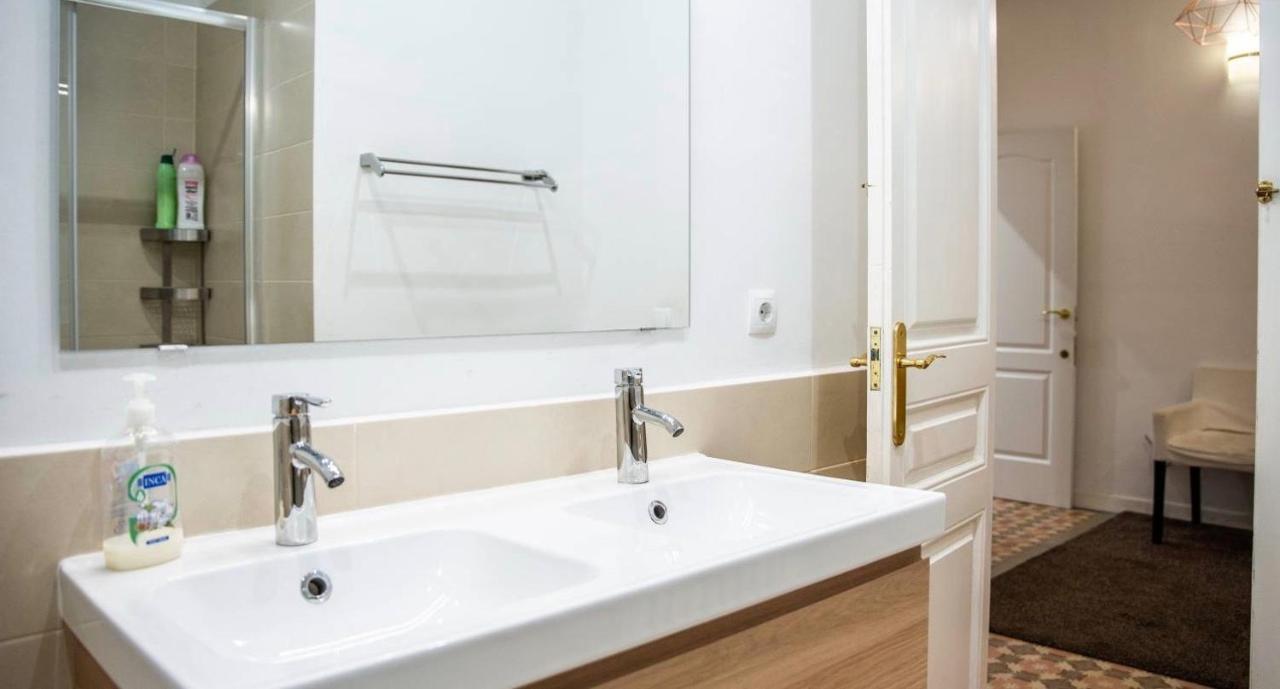 Eixample Apartments - Pova Barcelona Bagian luar foto